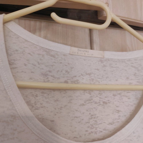 Sleeveless blouse used with large sleeve opening, size S