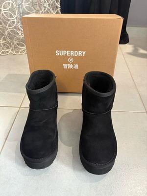 Μποτάκια Superdry νούμερο 38 σαν καινούργια, μαύρα