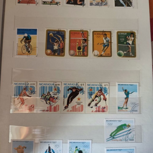 Stamp collection mint condition, 9 albums, 3,000+ worldwide stamps
