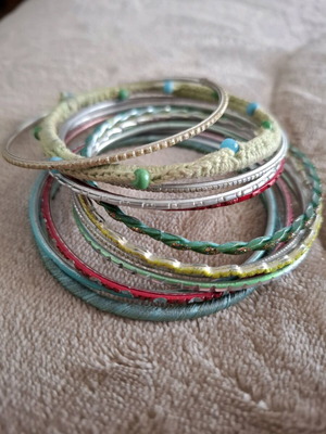 Set of 12 bangles like new, boho style