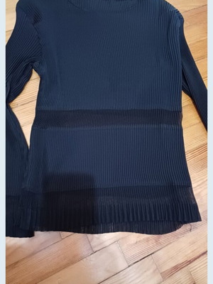 T-shirts used, size small, black, pack