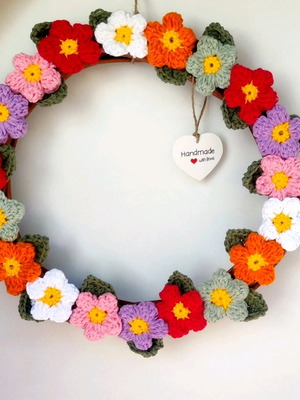 Στεφάνι με πλεκτά χειροποίητα λουλούδια καινούργιο, πολύχρωμο