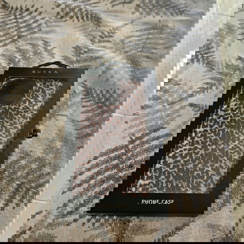 Θήκες iPhone 15 Pro Max σαν καινούργιες, 9 τεμάχια με powerbank και τζαμάκια Spigen