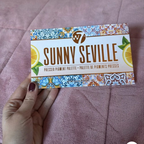 Eyeshadow palette unused