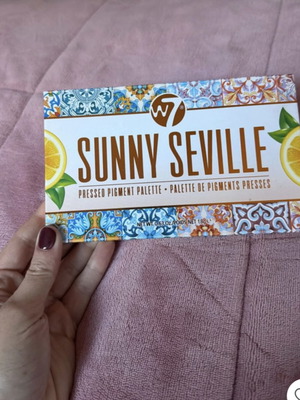 Eyeshadow palette unused