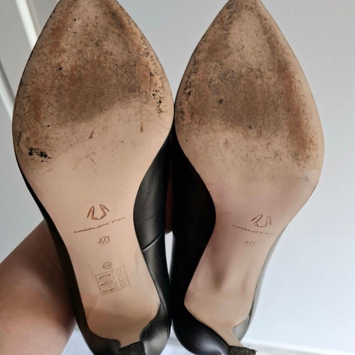 Mourtzi black leather pumps size 40 like new, 8.5cm heel