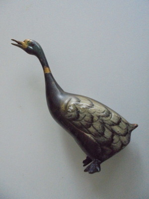 Стара метална фигурка на патица употребявана, бронзова с патина