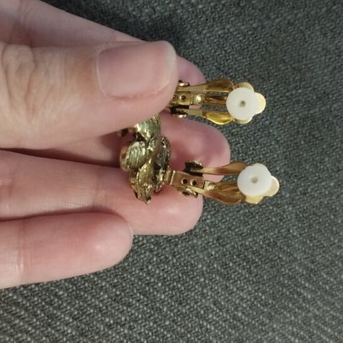 Vintage clip-on earrings with anthracite strass stones