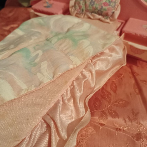 Barbie bedroom set used, vintage box