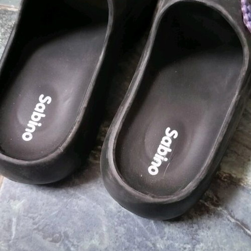 Sabino anatomical slippers new, black with fruit designs, size 36