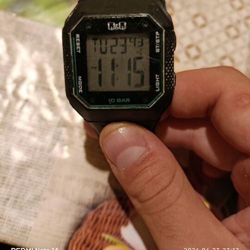 Q&Q manual wristwatch, black