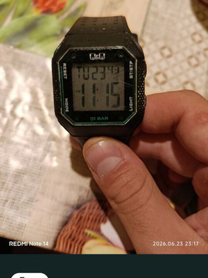 Q&Q manual wristwatch, black