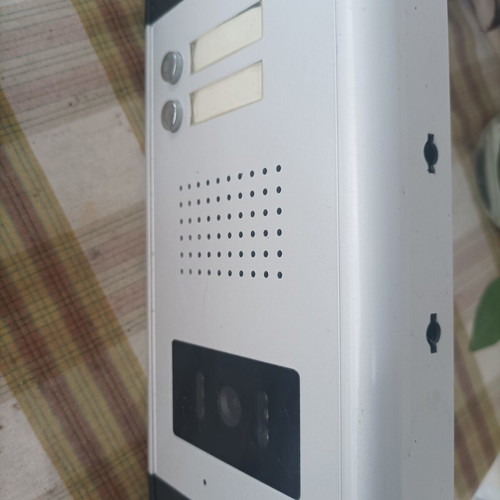 Video door phone external unit with 2 internal units
