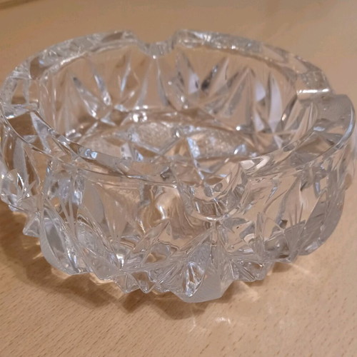 Set of large vintage crystal ashtrays in excellent condition