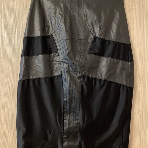 Snob skirt leather and fabric size 38 like new, black