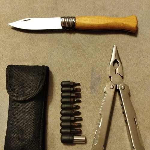Pocket knife set used with wooden knife gift