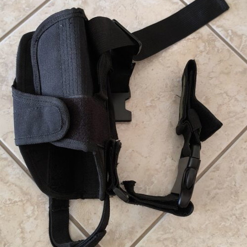 MFH Tactical Right-Handed Adjustable Black Thigh Gun Holster like new