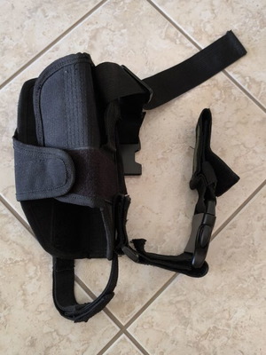 MFH Tactical Right-Handed Adjustable Black Thigh Gun Holster like new