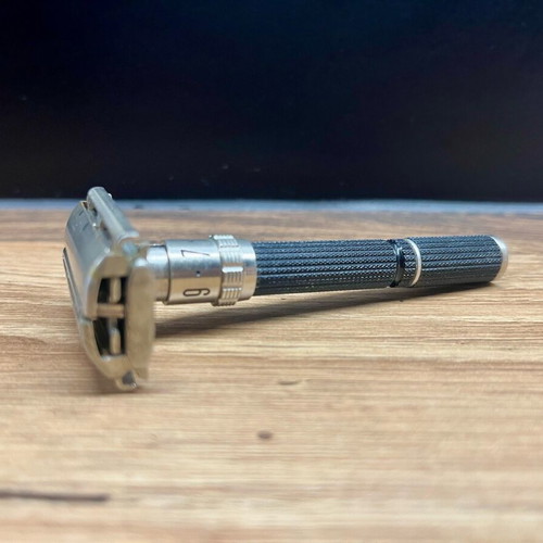 Gillette Super Adjustable Black Beauty used safety razor (1969 O-2)