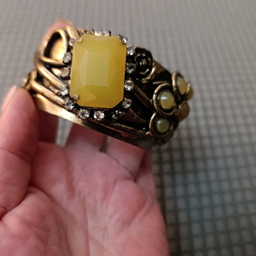 Vintage bracelet used in bronze, green and mustard shades