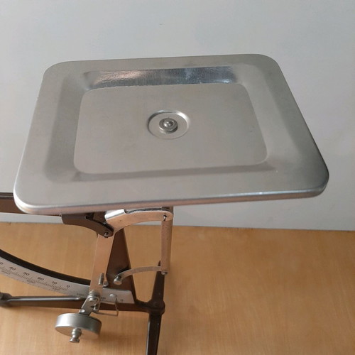 Vintage postal scale like new in excellent condition