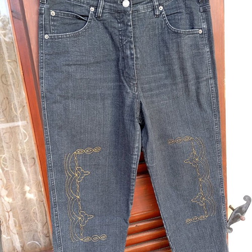 Jeans Capri Pants XL like new, blue, stretch fabric