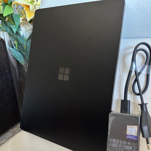 Microsoft Surface Laptop 3 i5-1035G7 16GB 256GB SSD like new