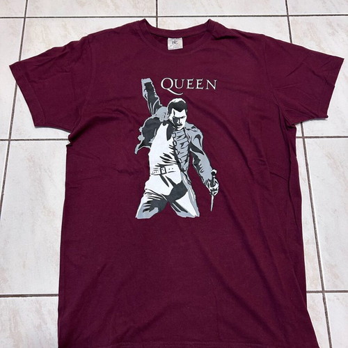 Queen Freddie Mercury T-shirt like new, red, size M