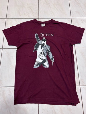 Queen Freddie Mercury T-shirt like new, red, size M
