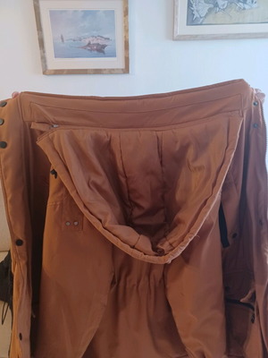 Men's orange winter jacket size Large like new