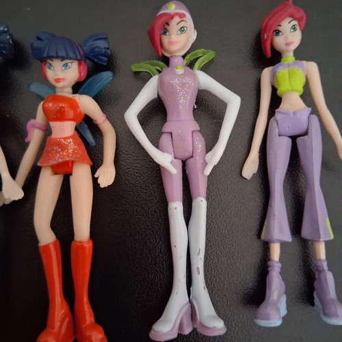 Winx Club Magical Minis figures like new, collectible 2004
