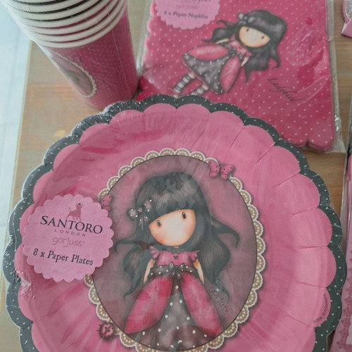Santoro party supplies new, set of 8 pieces