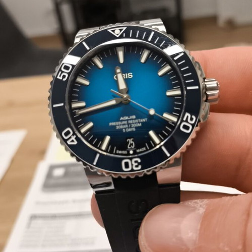 Oris Aquis Date Calibre 400 Automatic watch like new