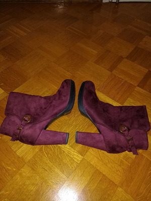 Burgundy pumps size 40 like new with zipper and alcantara fabric