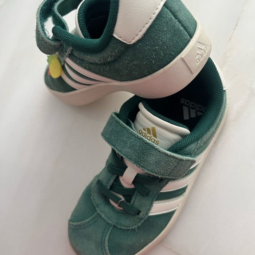 Adidas kids sneakers size 29 like new, leather, green with gold