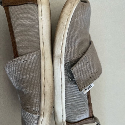 Παπούτσια Toms γκρι μεταχειρισμένα, μέγεθος 27 για αγόρι