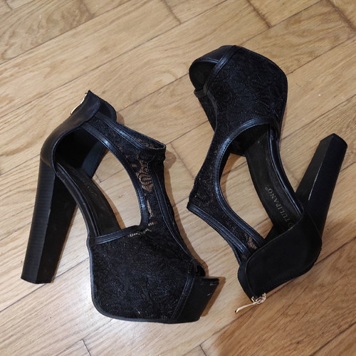 Black lace sandals used, size 39