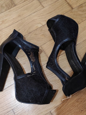 Black lace sandals used, size 39