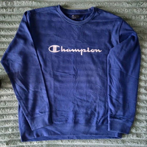 Champion sweatshirt without hood like new, size XL, blue