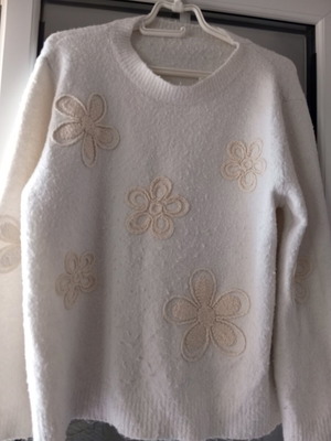 Blouse used, sizes L and XL, with patches