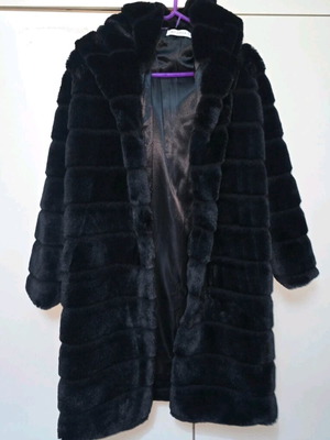 Synthetic fur black like new, size M