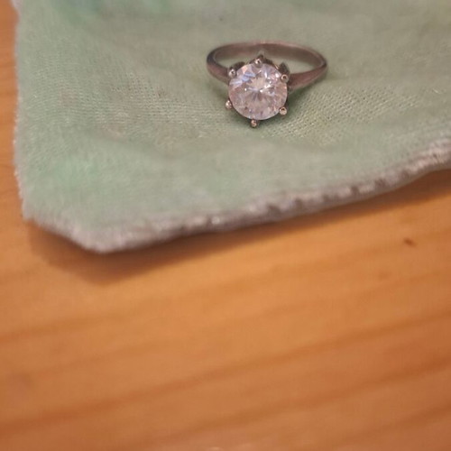Monopetro ring like new, silver