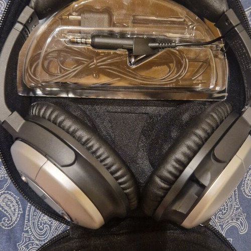 Bose QuietComfort 15 noise cancelling wired headphones