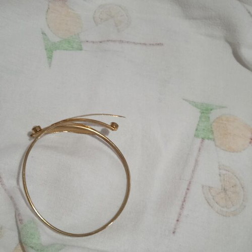 Bracelet new, gold tone