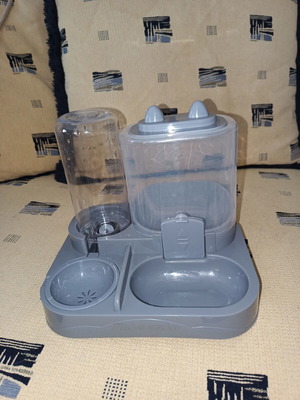 Cat Food Container like new with dry food and water bowl