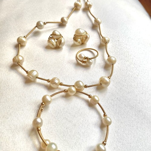 Modern jewelry set with natural pearls by Al'Oro