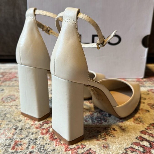 Aldo leather sandals nude like new, size 38