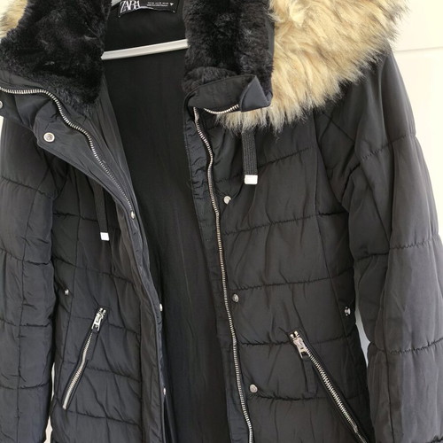 Zara winter jacket like new, black, with pockets and fur hood, size XS