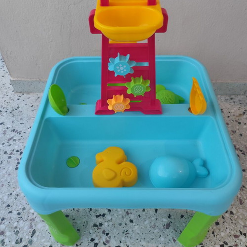 Children's sand and water play table