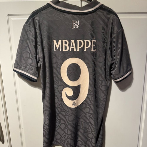 Real Madrid jerseys 4 pieces like new with Mbappe, Vinicius, Bellingham, Beckham